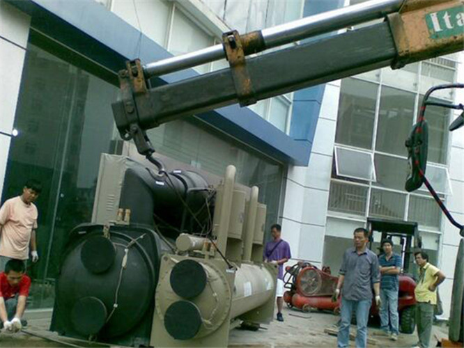 船山区随车吊和汽车吊的核心区别是什么？哪种更省钱？